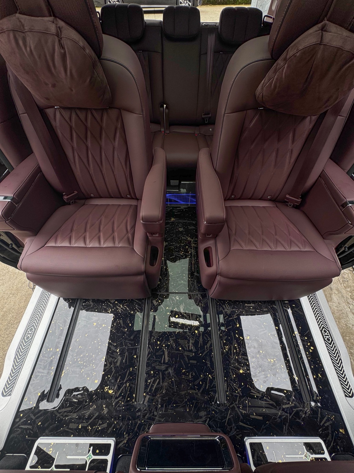 Rear cabin, starry finish — real LUXEED V9 installation by MORRGARY