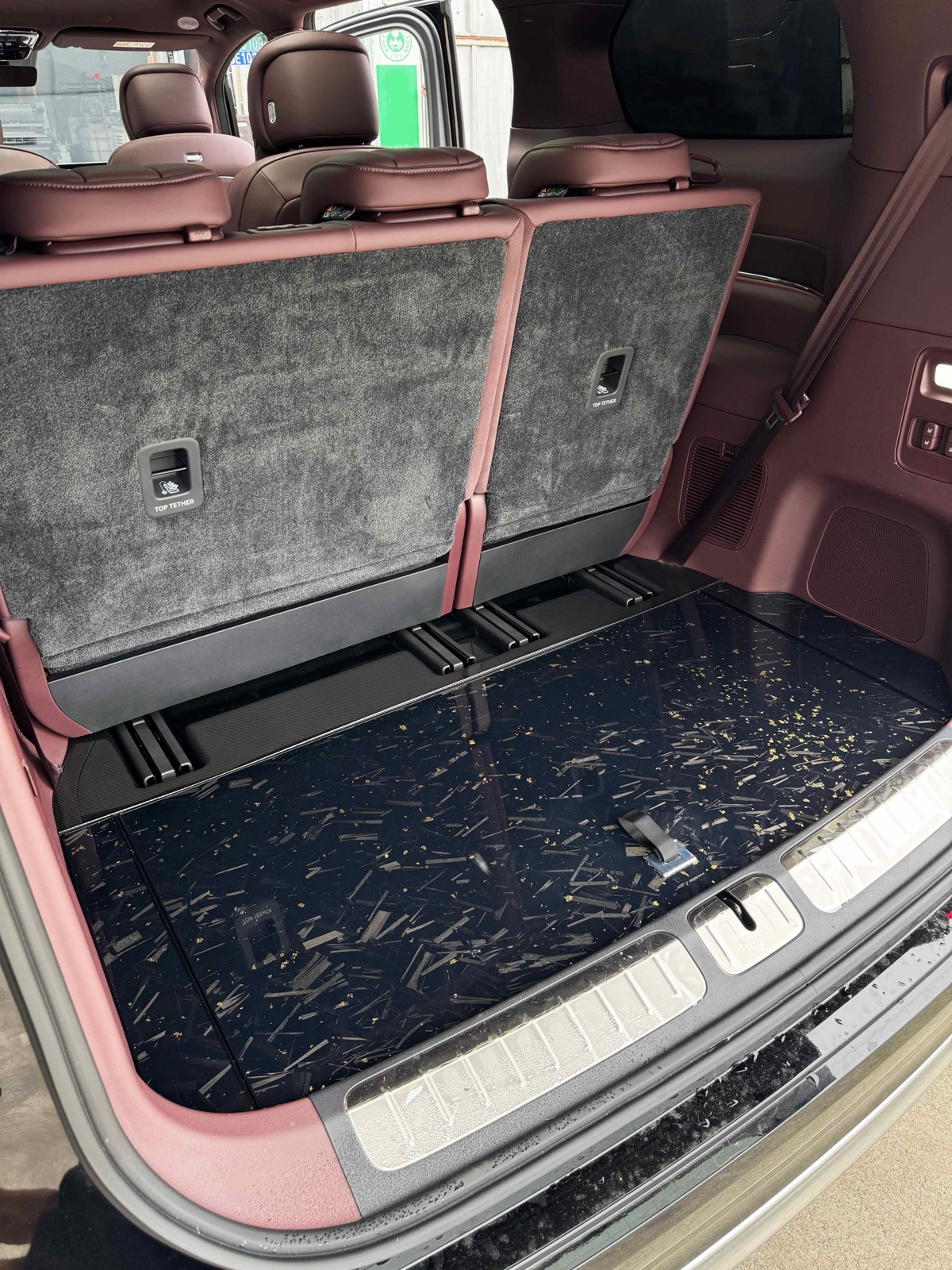 Trunk, full coverage — real LUXEED V9 installation by MORRGARY